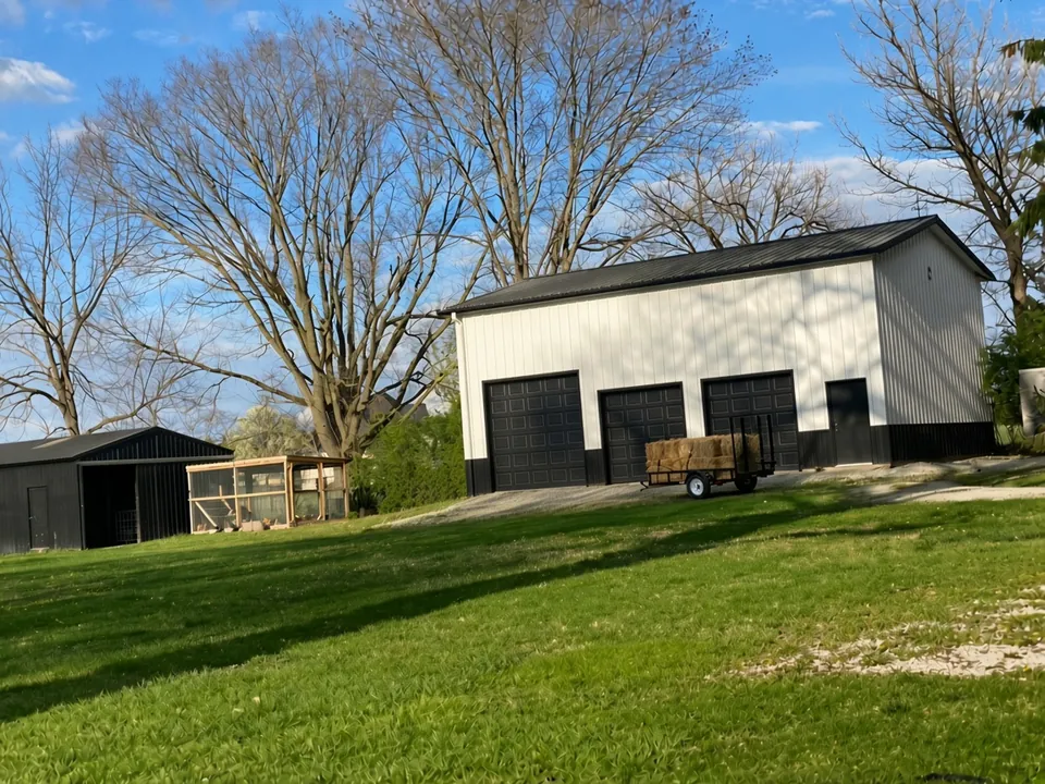 Hawesome Farm barn with garage-door storage bays in the Carmel/Zionsville area